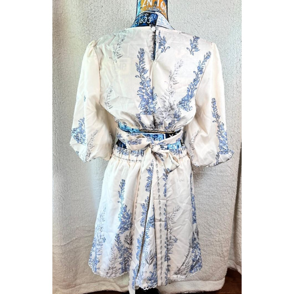 Shein White and Blue Floral 3/4 sleeve Dress Size S Peek a Boo Waist - Picture 3 of 16